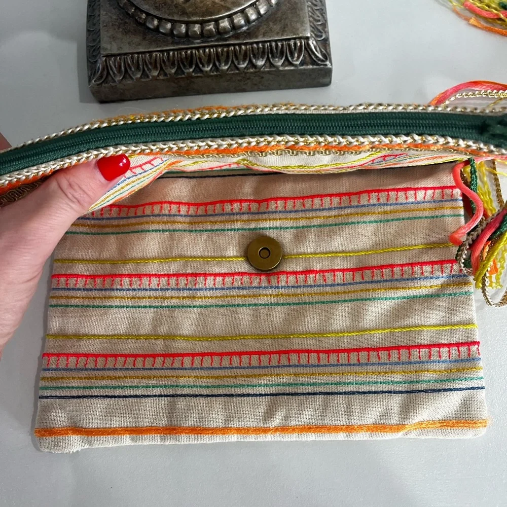 Starmela Embroidered Floral Clutch - Picture 5 of 7